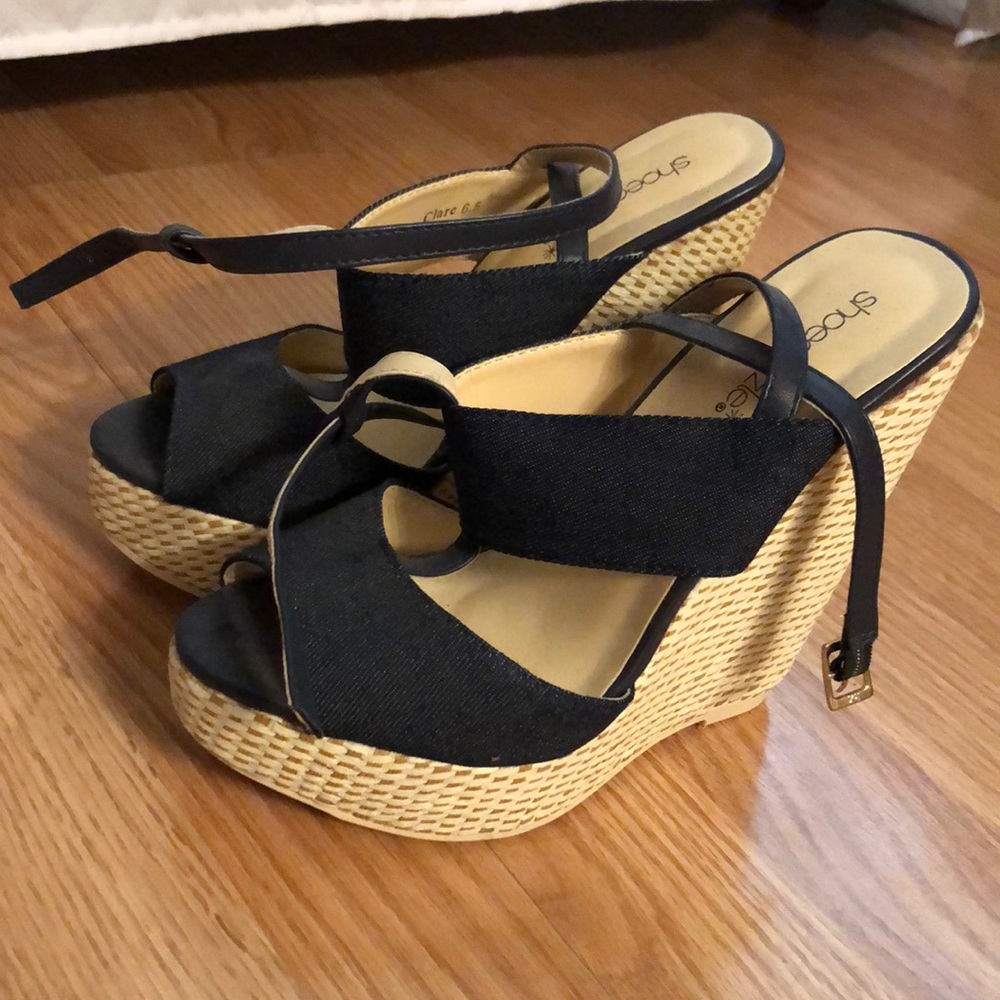 Denim and beige wedges!